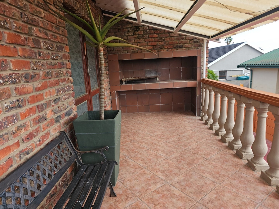 4 Bedroom Property for Sale in Heiderand Western Cape